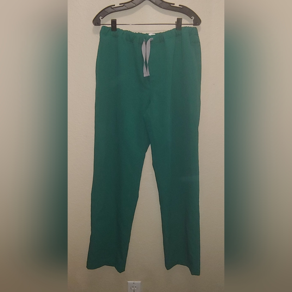 M FIGS Men's Technical Collection Scrub Pants in Green